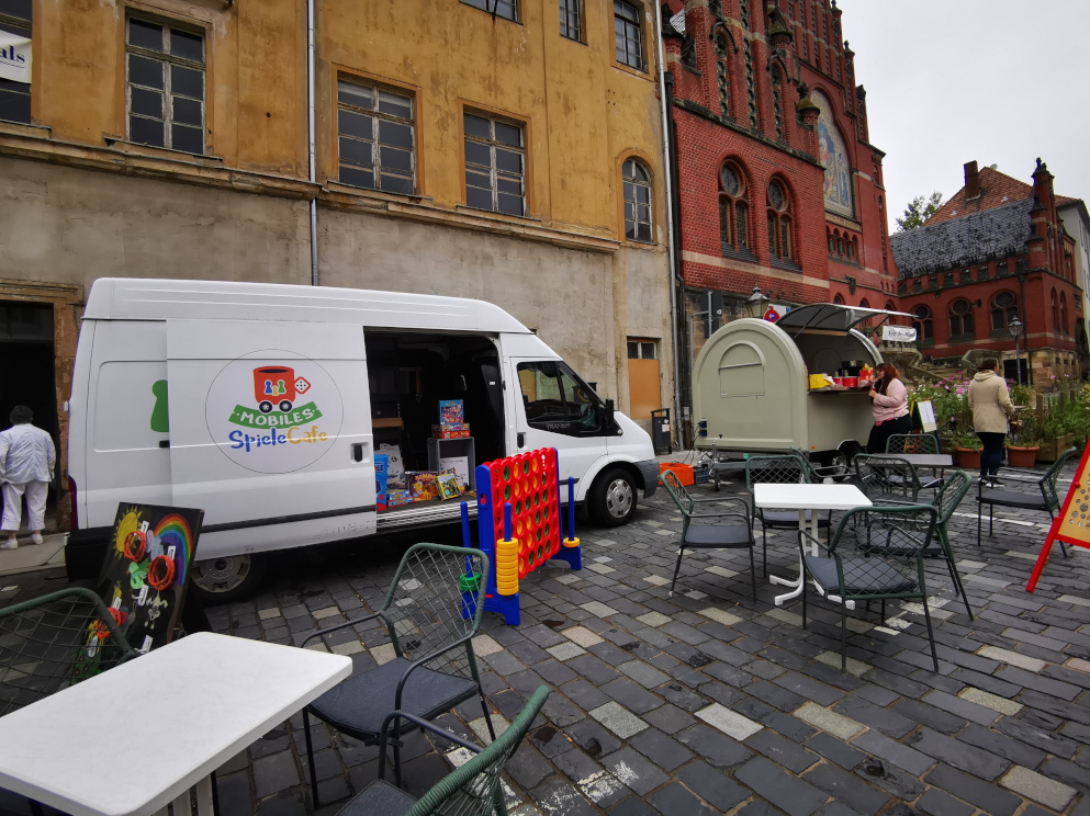 Das Mobile SpieleCafe beim tag des offenen Denkmals vor dem Ernestinum Altenburg.